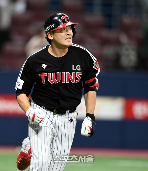 [포토] 이형종, 5회 한점 추격하는 솔로포