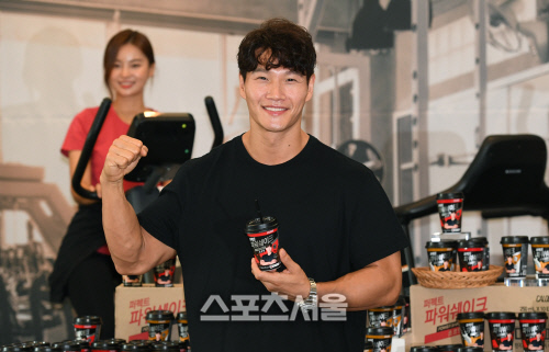 [포토]김종국, '퍼펙트 파워쉐이크' 출시 행사