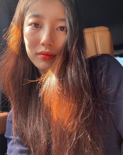 '국민 첫사랑' 수지, 아침 햇살 받으며 '청순미' 과시 [★SNS]