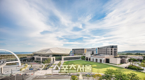 장마로 사라진 여름휴가? 가을·겨울 여행 채비 나선 호텔업계