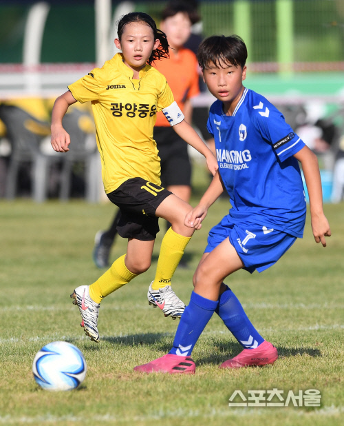 [포토] 중앙초 이수민, 절묘한 패스!