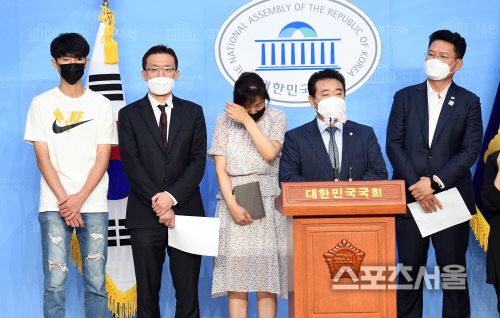 [포토]故 고유민 어머니, \'악성 댓글이 아닌 감독 때문에...\'