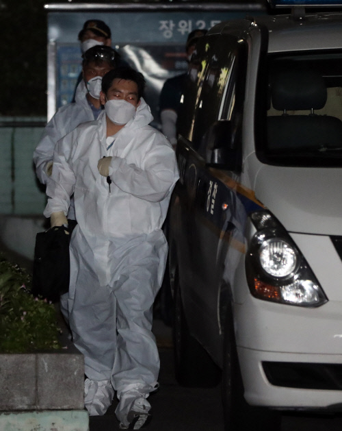 코로나19 확진자 332명, 이틀연속 300명대...17개 시도 전역서