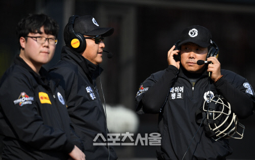 [SS포토] 하주석 사구에 대한 비디오 판독