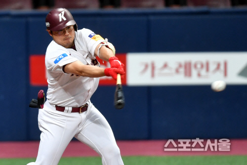 [포토]대타 이지영 '안타로 추격점까지'