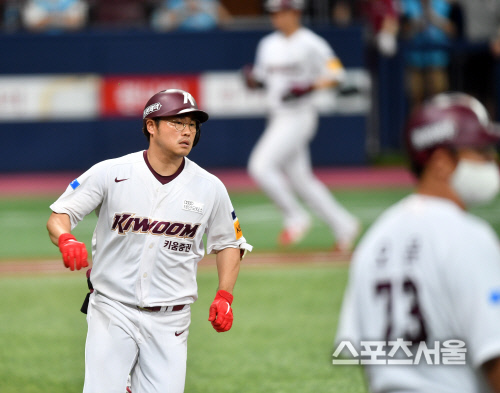 [포토]대타 이지영 '안타로 추격점까지'