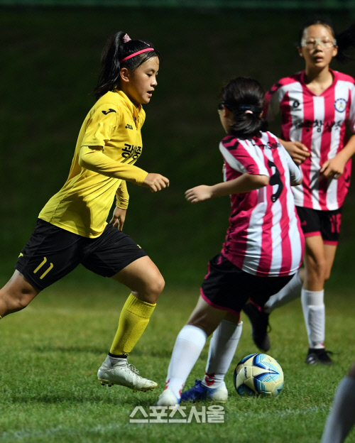 [포토]광양중앙초 김보민, 과감한 돌파(여왕기)