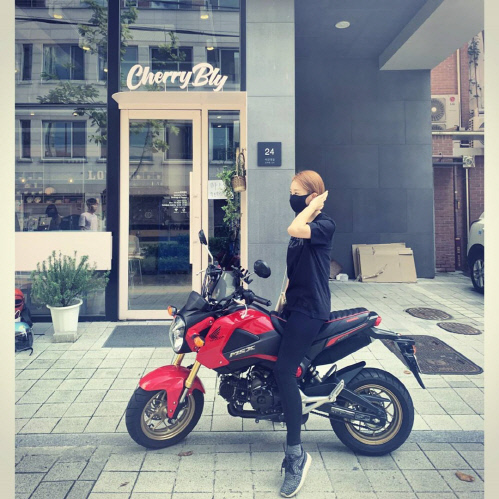 오정연, 지인에게 물려 받은 오토바이 자랑…"체리야 반가워"[★SNS]