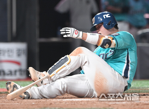 [포토] NC 김형준, 너무...돌렸나?