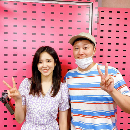 '씨네타운' 장예원, 게스트 김대명과 인증샷 게시…"잘하고 있냐고 계속 물어봐"[★SNS]