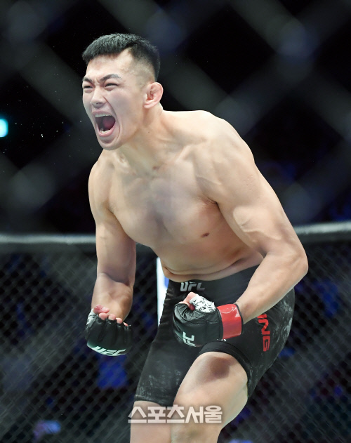 환호하는 정다운