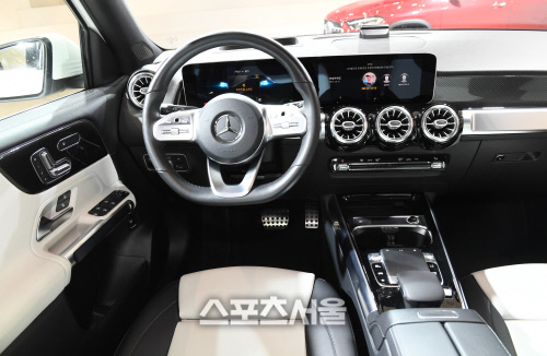 [포토]더 뉴 메르세데스-벤츠 GLB 공개, 운전석 인테리어