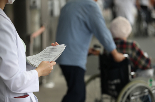 대한간호협회 "의사가 의료현장 떠난 건 윤리적 의무 저버린 행위" 성명서 발표
