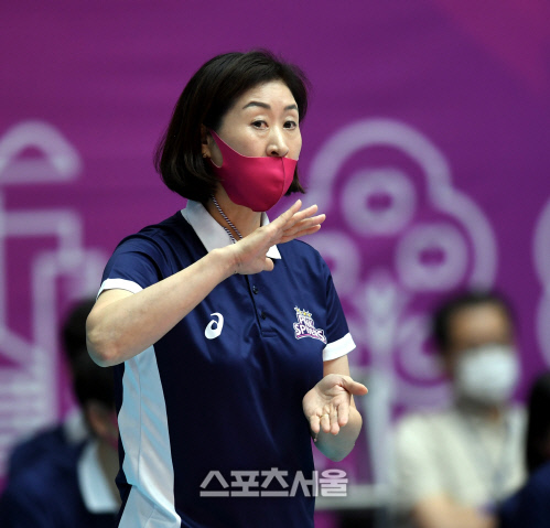 [포토] 작전 지시하는 박미희 감독