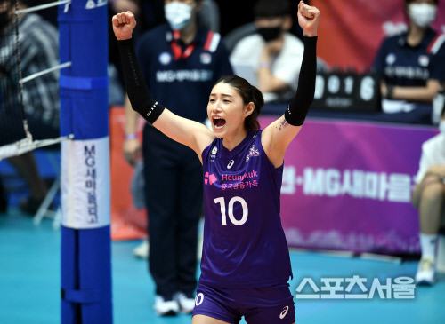 [포토] \'배구 여제\' 김연경, 최강 공격력