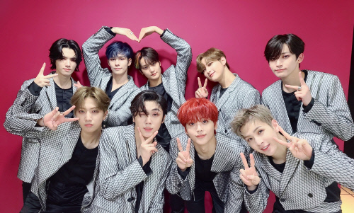 크래비티_음중_단체샷