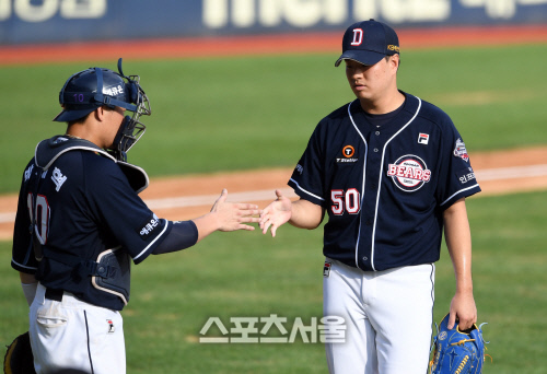 [포토]불펜 전환 두산 이영하, 1이닝 무실점으로 LG전 마무리