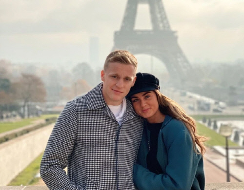 베르캄프를 아버지로, 판 더 비크를 남친으로 가진 에스텔