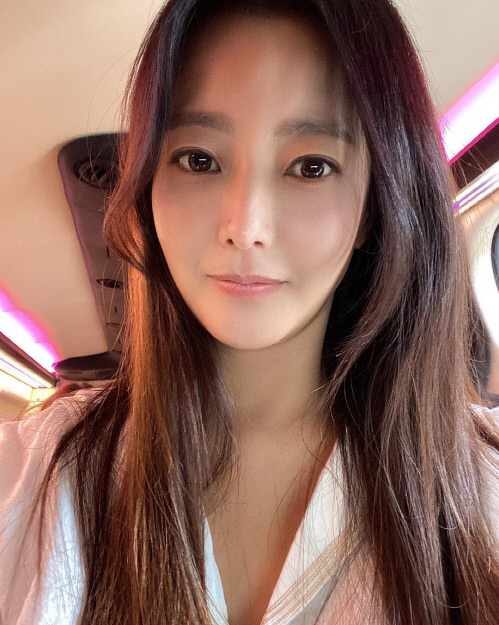 '드라마 퀸' 김희선 '착한 임대인' 선행 알려져…"마음씨도 '퀸'이네!"