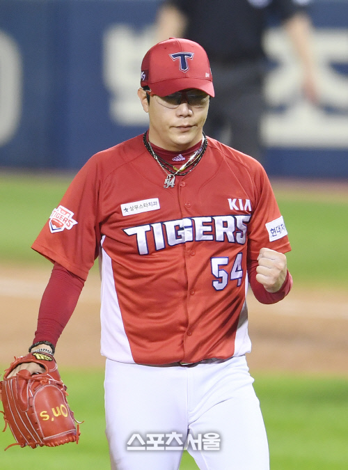 [포토]양현종, 라모스 삼진 잡고 주먹 불끈!