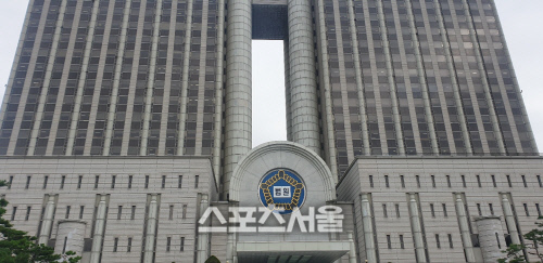 김재현 옵티머스 대표 첫 재판..."수사기록 못봤다" 공전