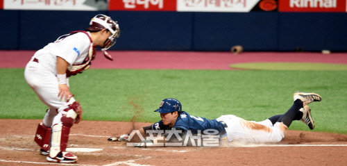 [포토] 박민우 '과감한 슬라이딩'