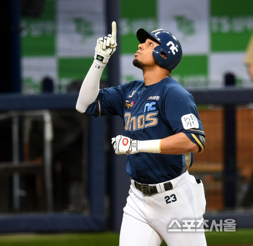 [포토] 알테어, 3회 기선제압 투런포