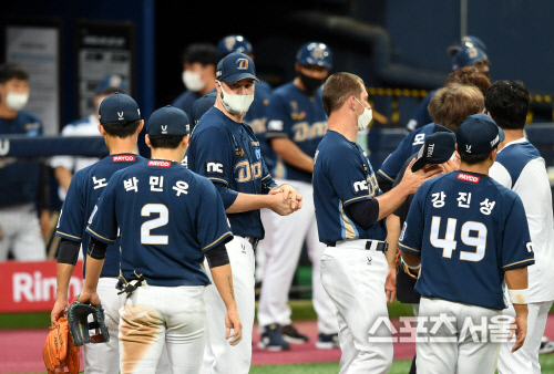 [포토] NC 라이트, 9승 달성