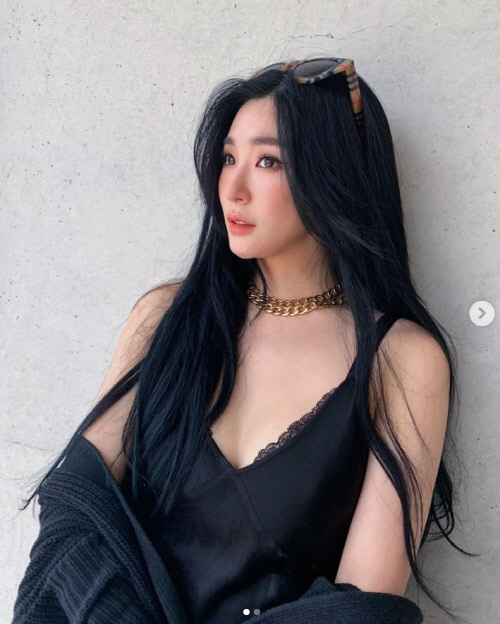티파니 영 "사랑이라면 준비됐지" 카리스마 넘치는 일상룩 [★SNS]