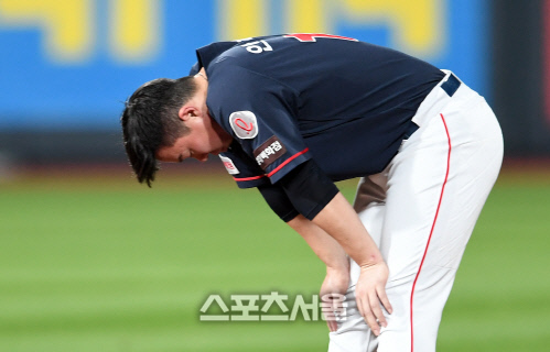 [포토]롯데 안치홍, 하필 트리플 플레이...