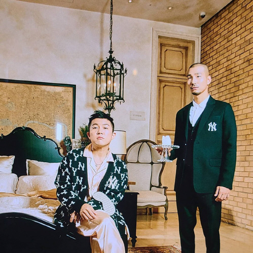 '아기자기' 조세호, '16kg 감량'한 미모 뽐낸 생애 첫 화보 공개…"누구세호?"[★SNS]