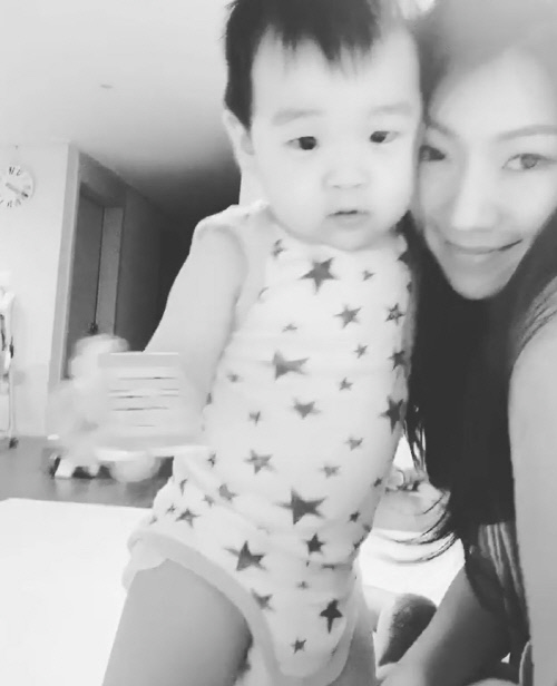 "밀지마" 서수연, 아들 담호와 카메라 앞서 센터전쟁 '엄마도 좀..'[★SNS]