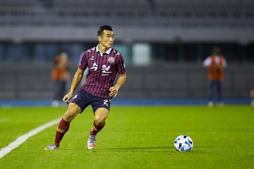 "가야 돼!" 외치던 조원희, 인종차별 캠페인 나서…'시저스킥'으로 날려버리자