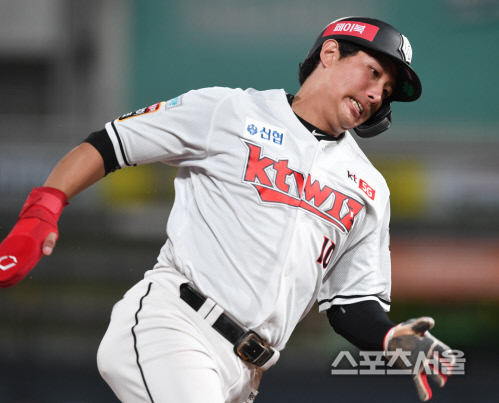 [포토] kt 황재균, 동점 득점을 위하여...전력질주!