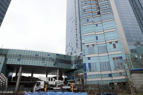 태풍 하이선 북상에 부산 도로 일부 통제·정전·시설물 낙하 발생