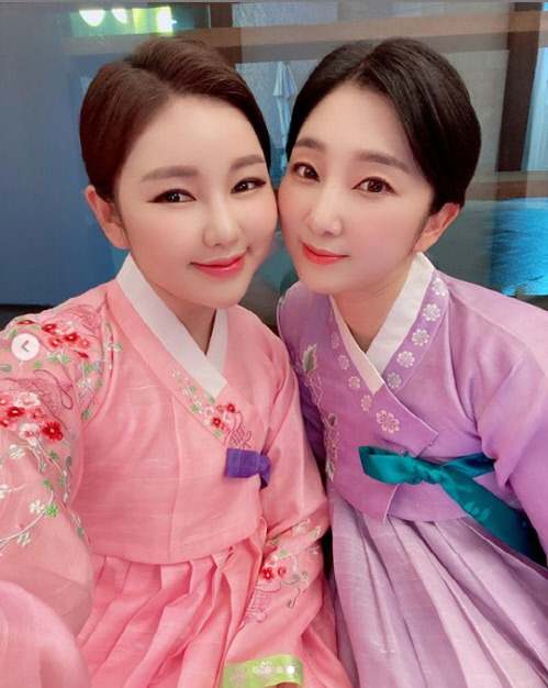 '한복여신' 송가인, 핑크빛 한복입고 복스럽고 단아한 자태[★SNS]