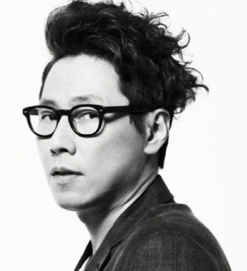 '모친상' 윤종신, "어머니 다시 뵐날 활짝 웃을 수 있게, 잘 살아가겠다"