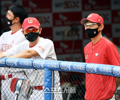 박경완 대행, 염경엽 감독과의 짧은 통화 "내년에 복귀할때는…"[SS현장]