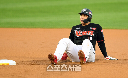 [포토]KT 황재균, 못 훔쳤네...