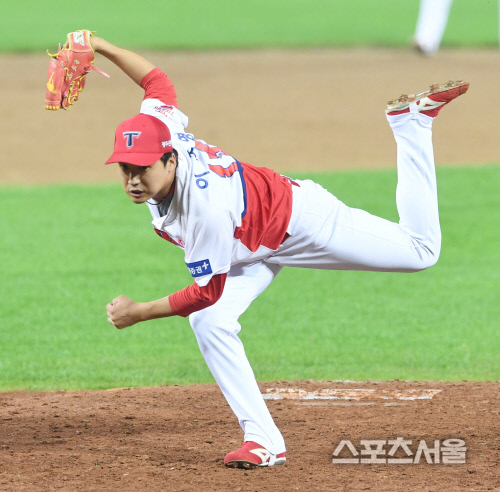 [포토] KIA 이준영, 역동적인 피칭!