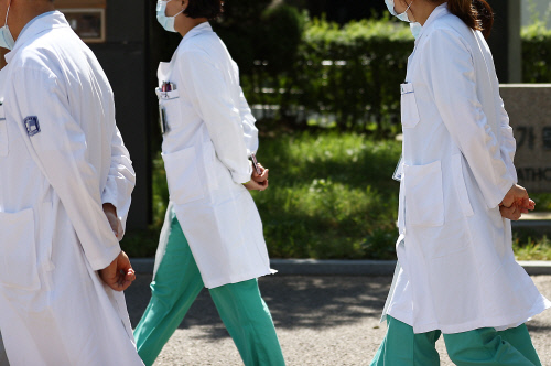 \'국가시험 구제요구 합리적이지 않다\'