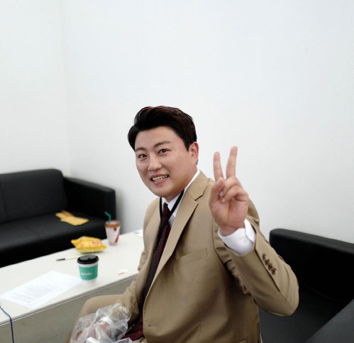 입대D-1 김호중 "당신 덕분에 난 살았소" 절절한 심경 담긴 신곡 공개