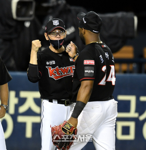 '값진 연장승' KT 이강철 감독 "황재균 공수 활약+로하스 홈런 결정적"[SS현장]