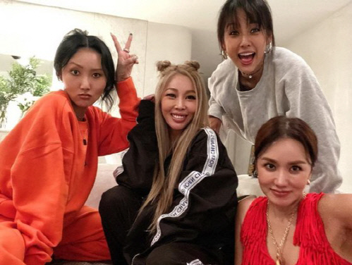 가요계 센 언니 4人 '환불원정대' 완전체 인증샷 "퀸들의 모임"[★SNS]