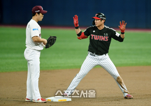 [포토]LG 오지환, 내가 빨랐지?