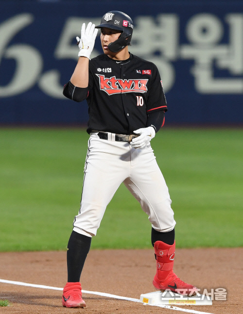 [포토] kt 황재균, 1회 첫 타석부터...적시 3루타!