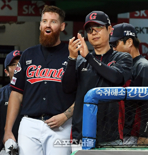 [포토] 롯데 허문회 감독, 나이스~ 한동희!