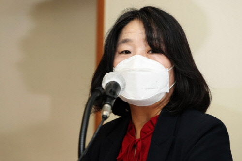 검찰, 윤미향 의원 횡령.배임 등 8개 혐의로 불구속 기소