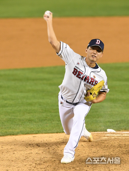 [포토] 두산 홍건희, 7-3 승부에 마침표를!