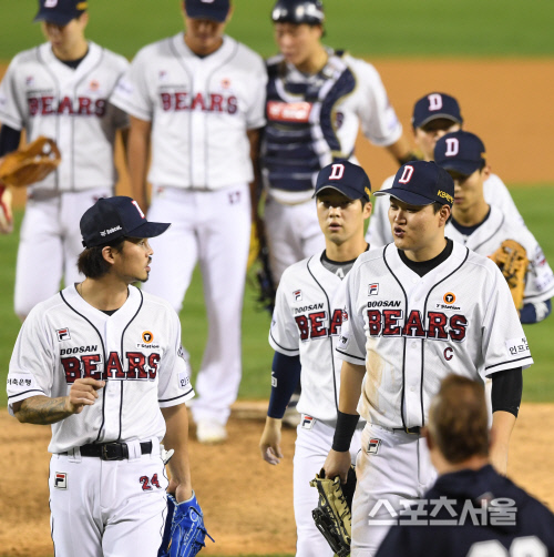 [포토] 두산 오재일-오재원, NC전 7-3 승리!